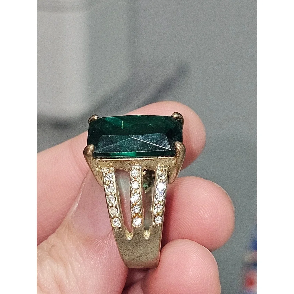 Emerald Green Cocktail Ring Gold Tone Rhinestone Triple Band Statement Size 6.5
